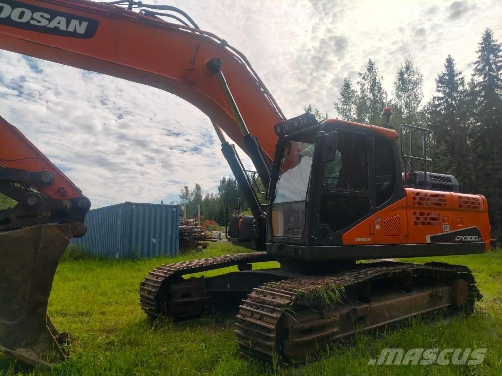 Doosan DX 300 LC Bandgrävare