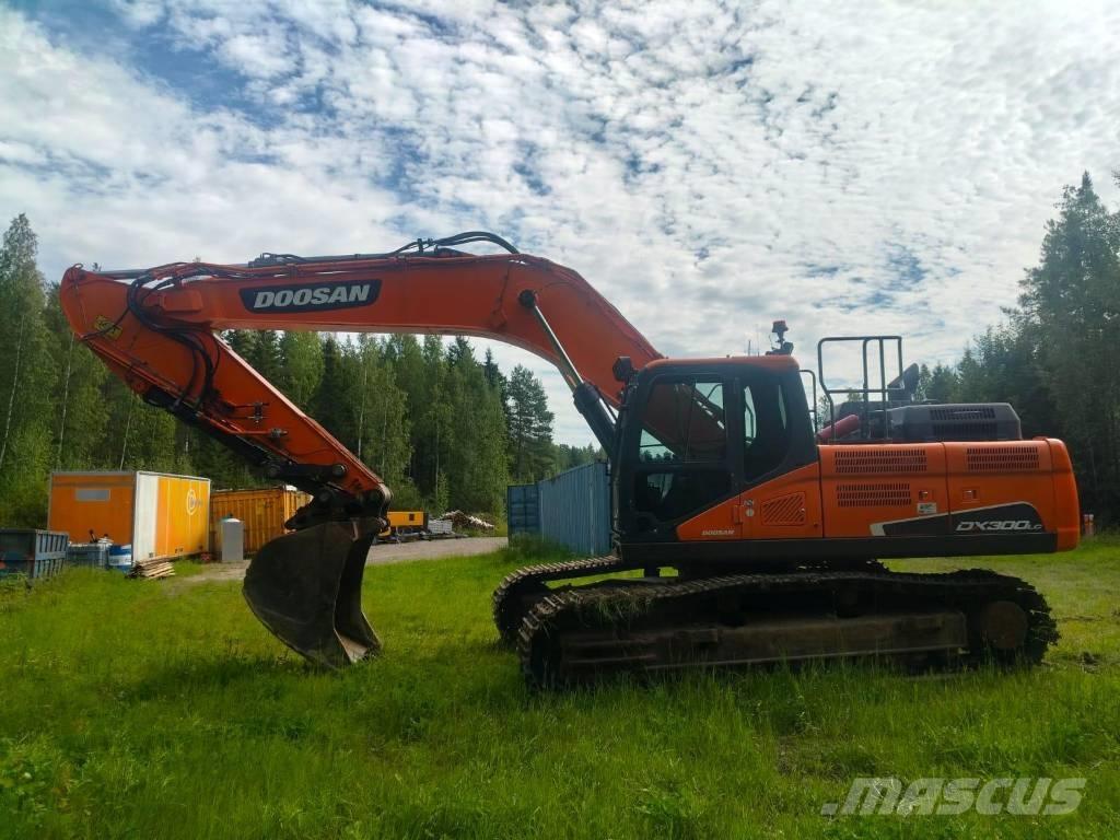 Doosan DX 300 LC Bandgrävare