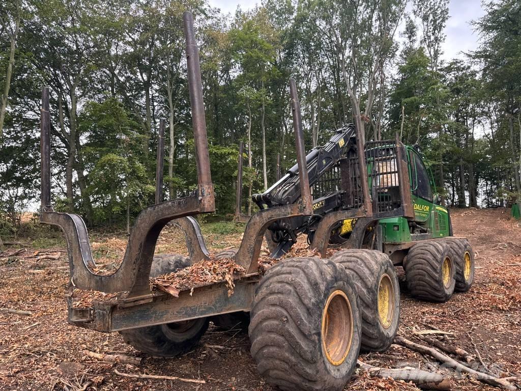 John Deere 1110 E Skotare