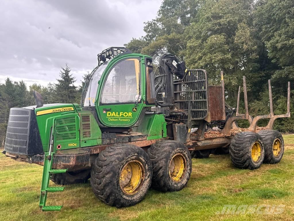 John Deere 1110 E Skotare