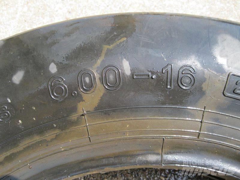 Pirelli 6.00-16 band Däck, hjul och fälgar