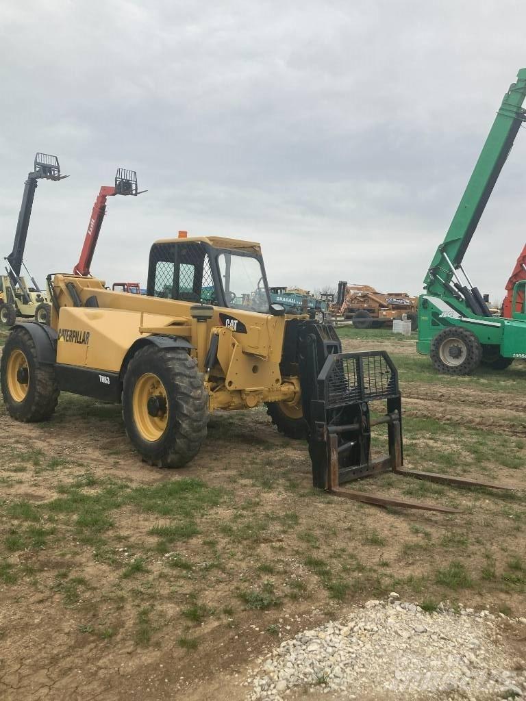 CAT TH83 Teleskoplastare