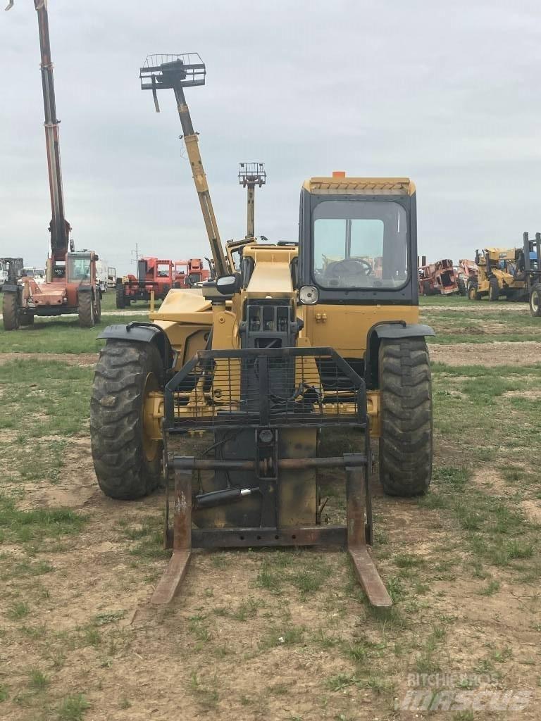 CAT TH83 Teleskoplastare