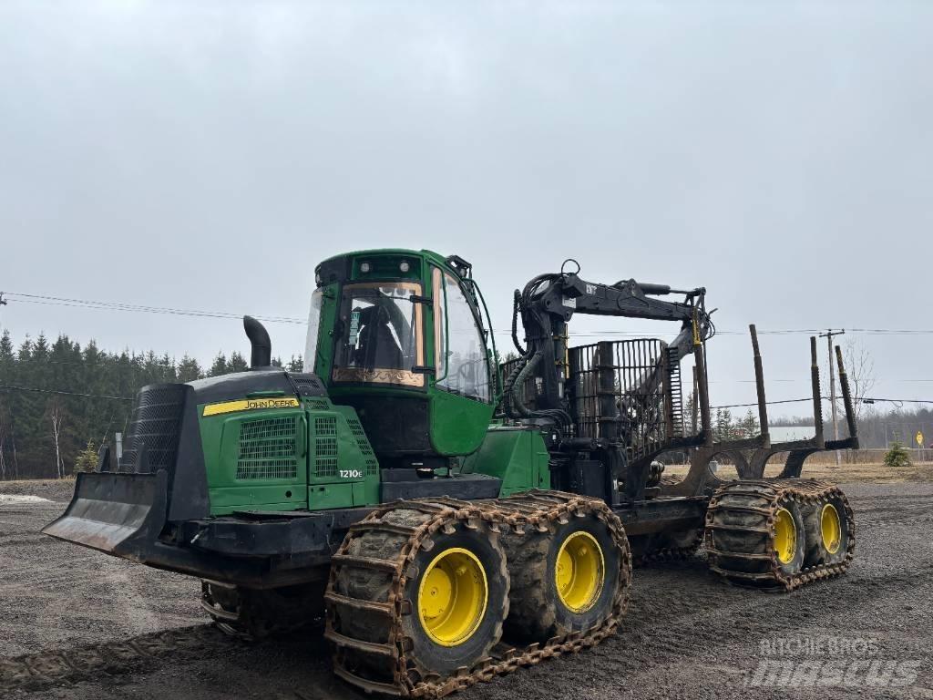 John Deere 1210 E Skotare