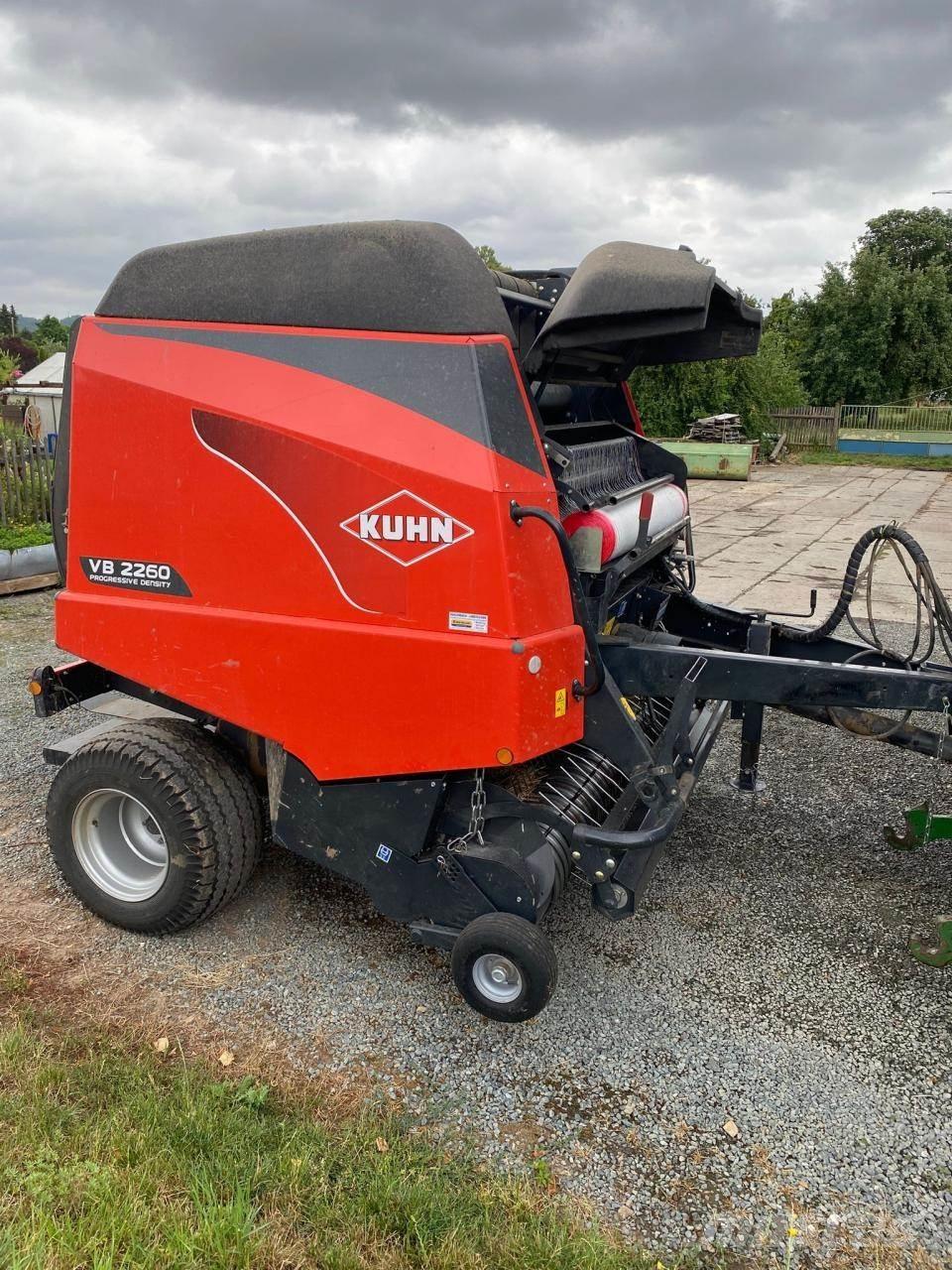 Kuhn VB 2260 Rundbalspressar