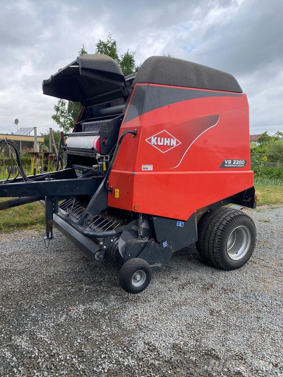 Kuhn VB 2260 Rundbalspressar