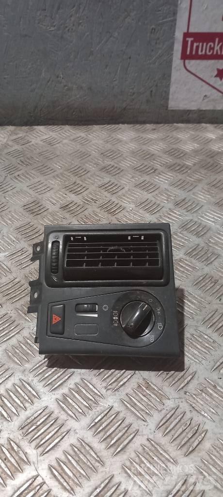 Volvo FH 12    20953569 Hytter och interiör
