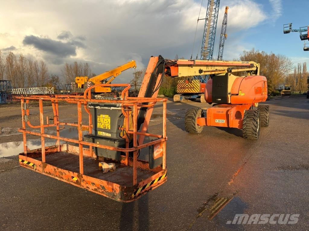 JLG 800 AJ Bomliftar
