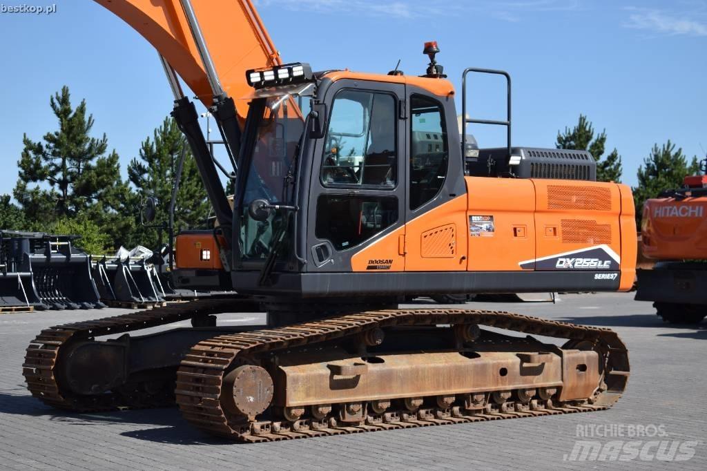 Doosan DX 255 LC-7 Bandgrävare