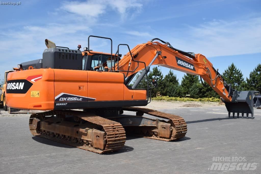 Doosan DX 255 LC-7 Bandgrävare
