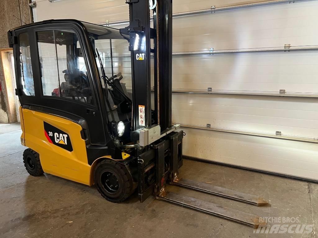 CAT EP30CN Elmotviktstruckar