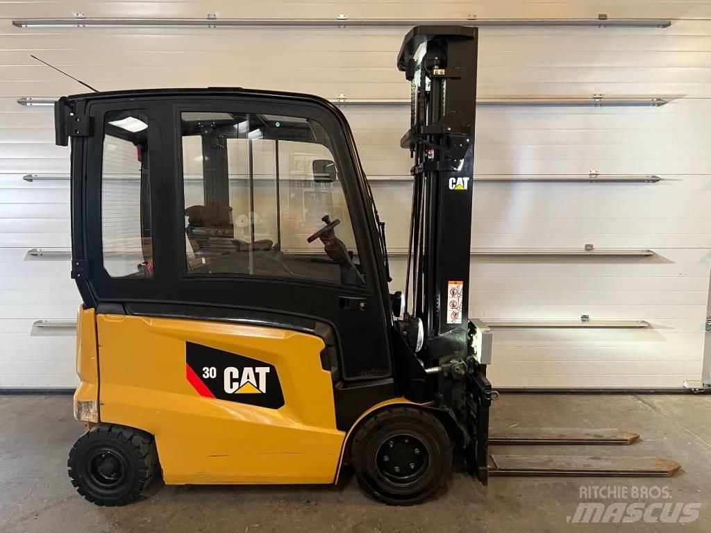 CAT EP30CN Elmotviktstruckar