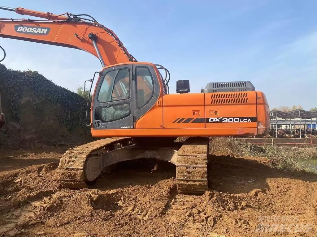 Doosan DX 300 LC Bandgrävare
