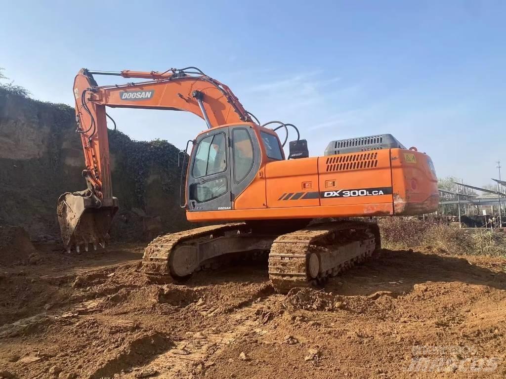 Doosan DX 300 LC Bandgrävare