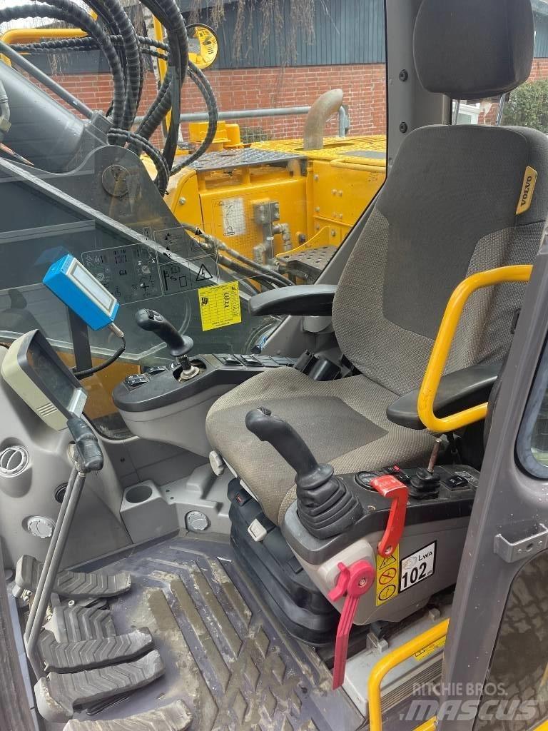 Volvo ECR235C Bandgrävare