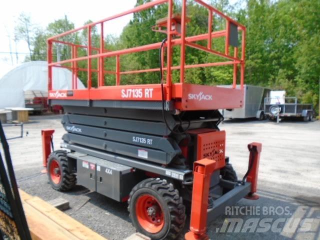 SkyJack SJ 7135 RT Saxliftar