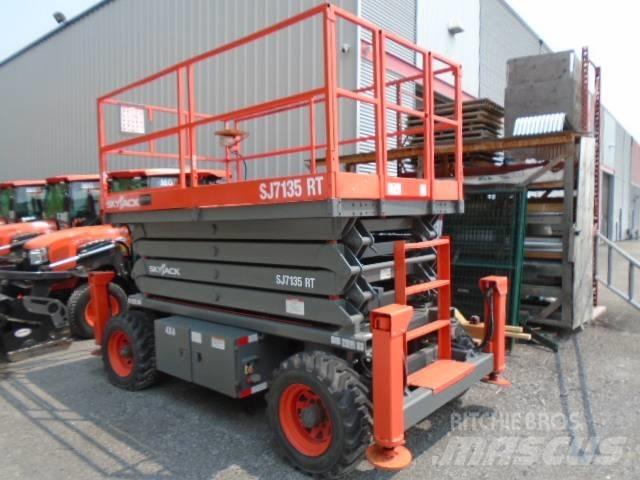 SkyJack SJ 7135 RT Saxliftar