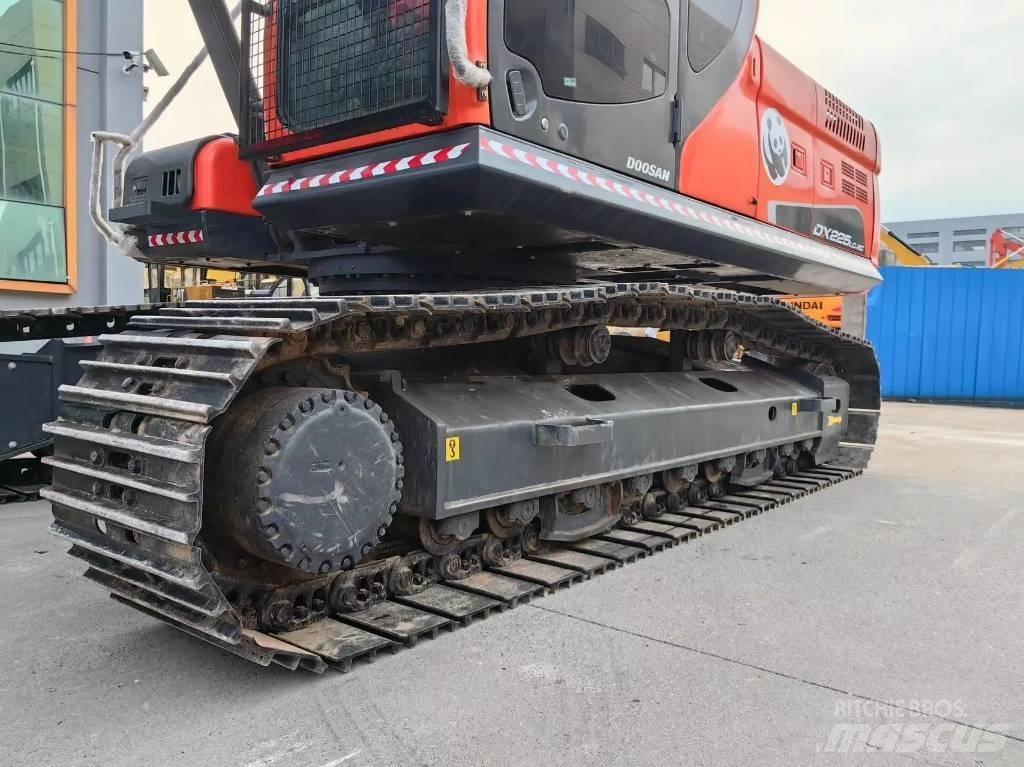 Doosan DX225LC-9C Bandgrävare