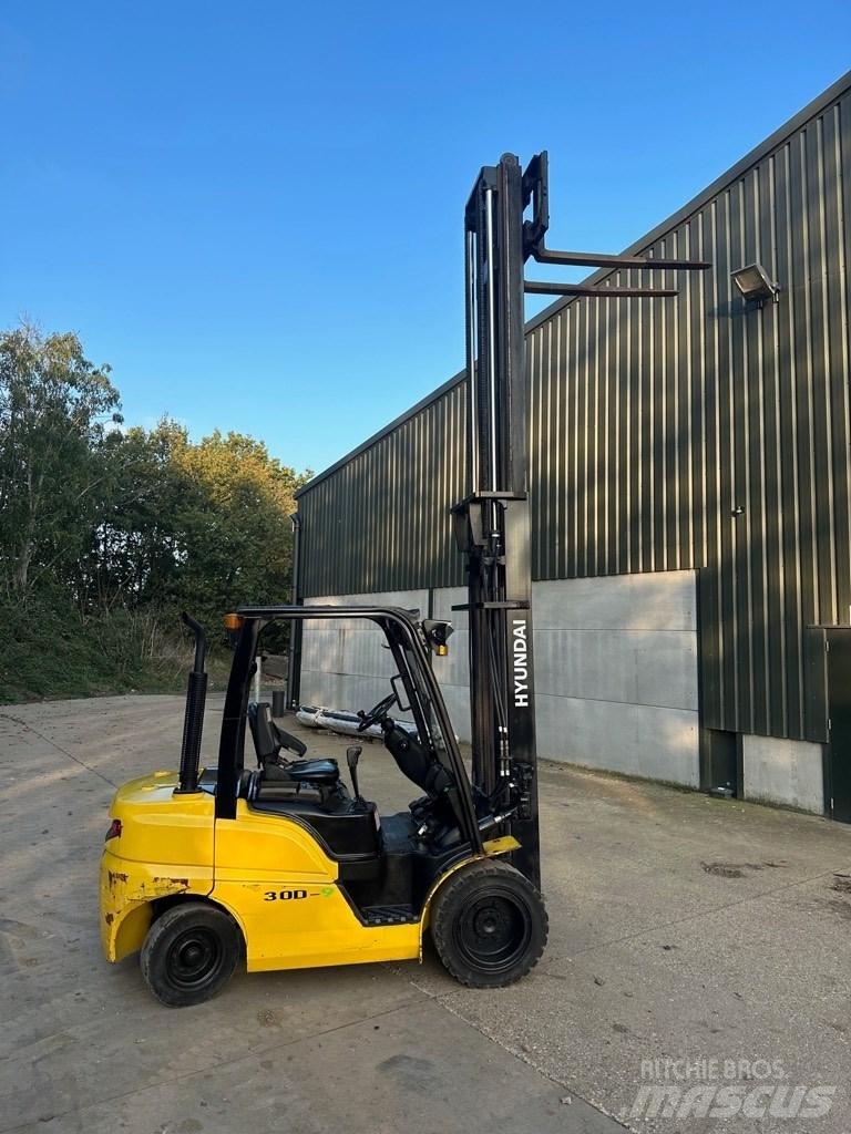 Hyundai 30 D-9 Dieselmotviktstruckar