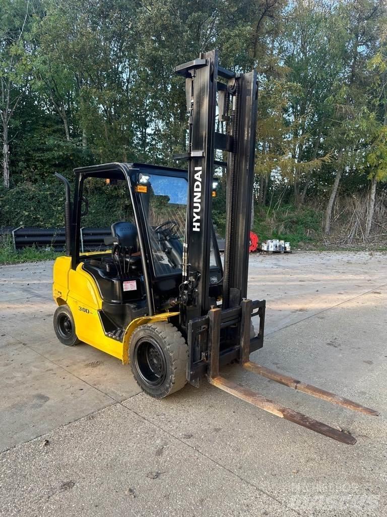 Hyundai 30 D-9 Dieselmotviktstruckar
