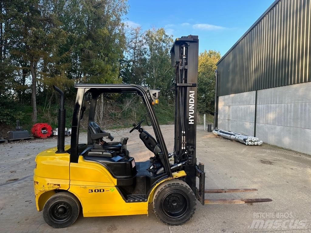 Hyundai 30 D-9 Dieselmotviktstruckar