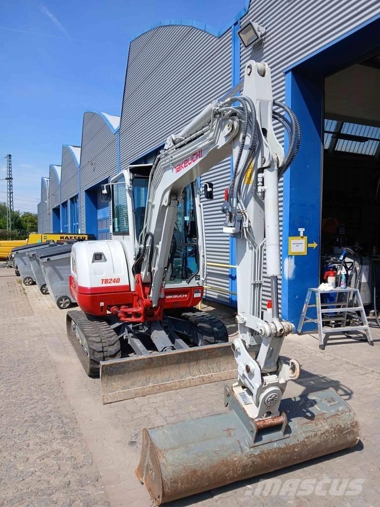 Takeuchi TB 240 DPF Minigrävare < 7t
