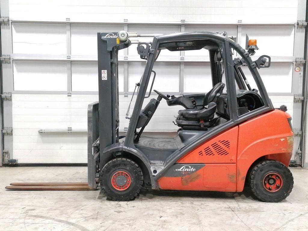 Linde H25T-01 Gasolmotviktstruckar
