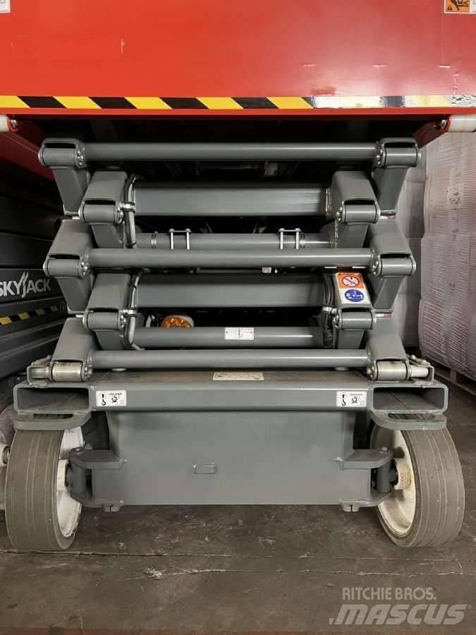SkyJack SJ4732 Saxliftar