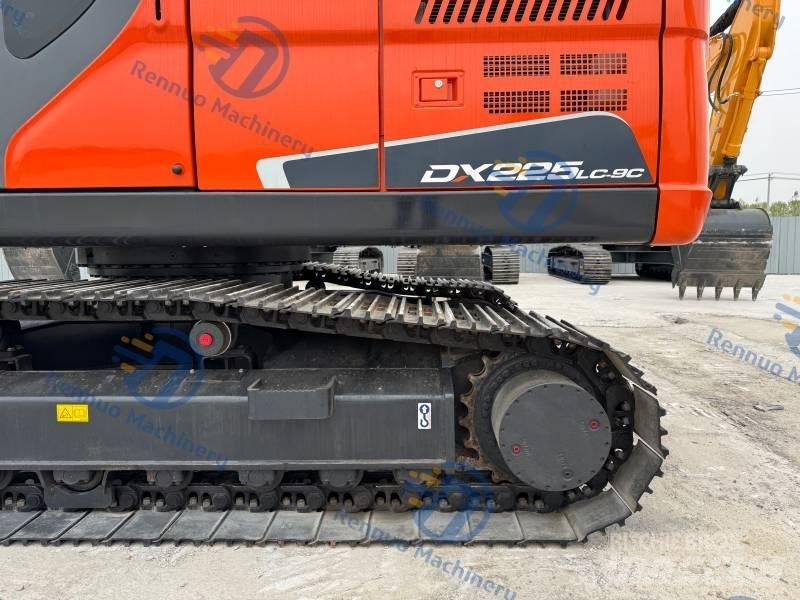 Doosan DX 225 LC-9C Bandgrävare