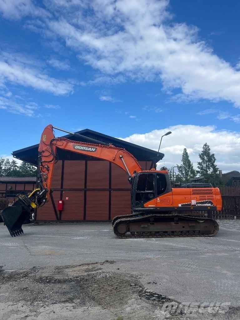 Doosan DX 255 LC-5 Bandgrävare