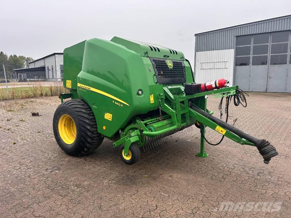 John Deere F 440 Rundbalspressar