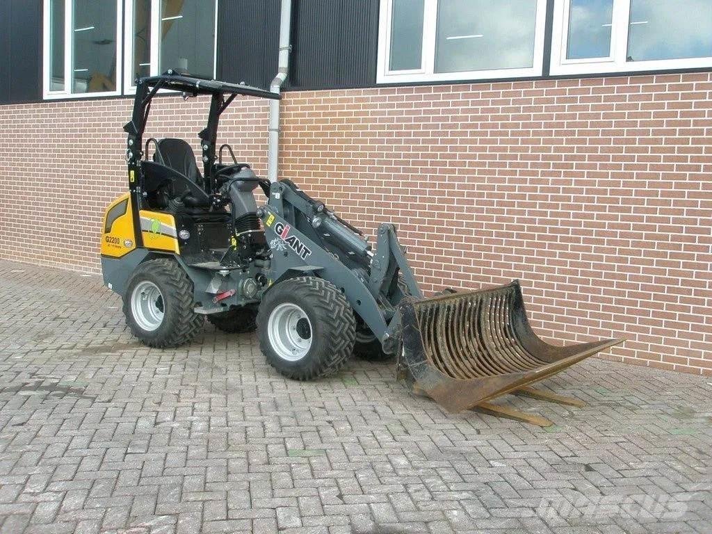 GiANT G2200E Minilastare