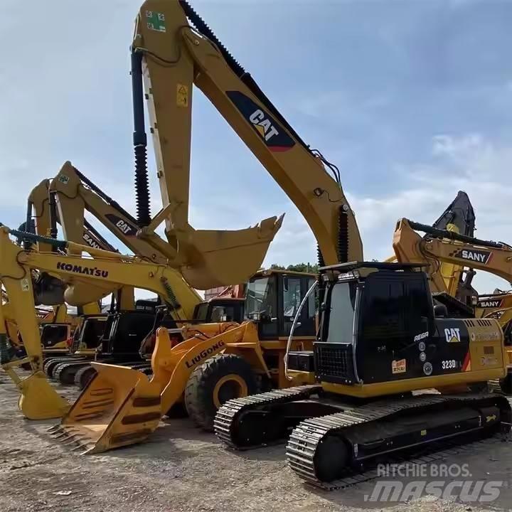 CAT CAT323D2L Midigrävmaskiner 7t - 12t
