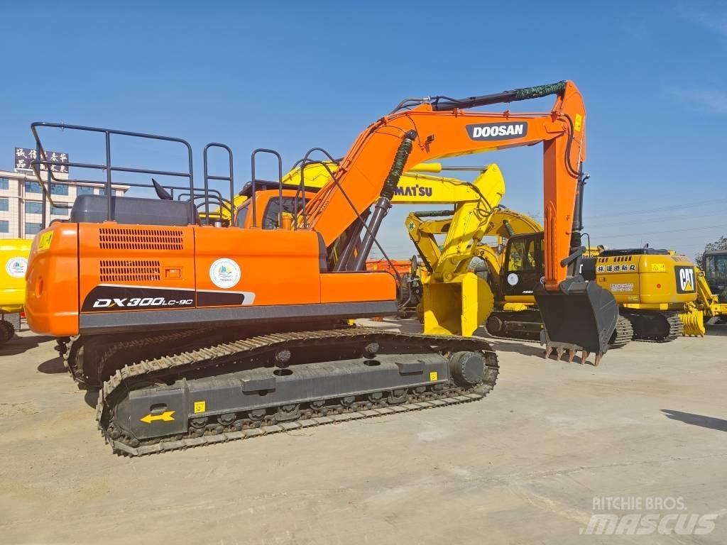 Doosan DX 300 Bandgrävare