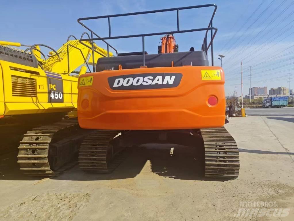 Doosan DX 300 Bandgrävare