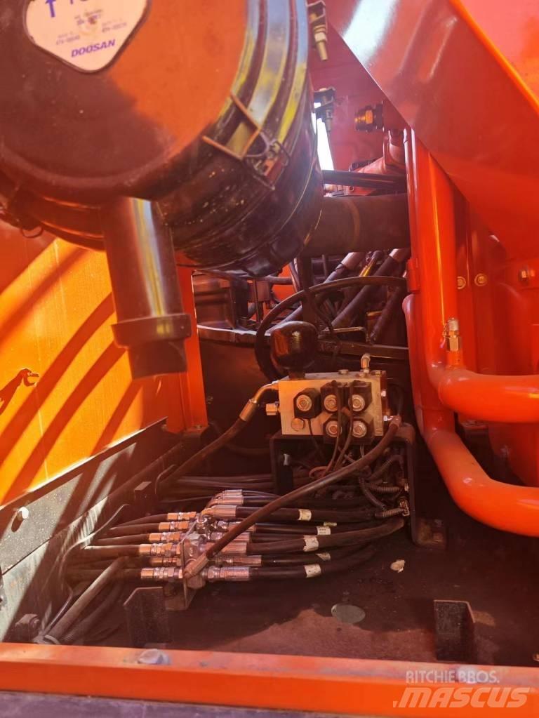 Doosan DX 300 Bandgrävare