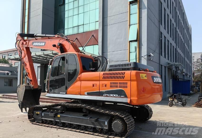 Doosan DX300 Bandgrävare