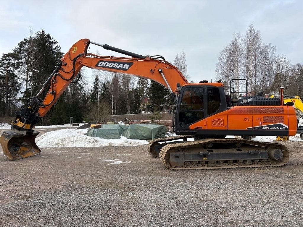 Doosan DX 255 LC-7 Bandgrävare