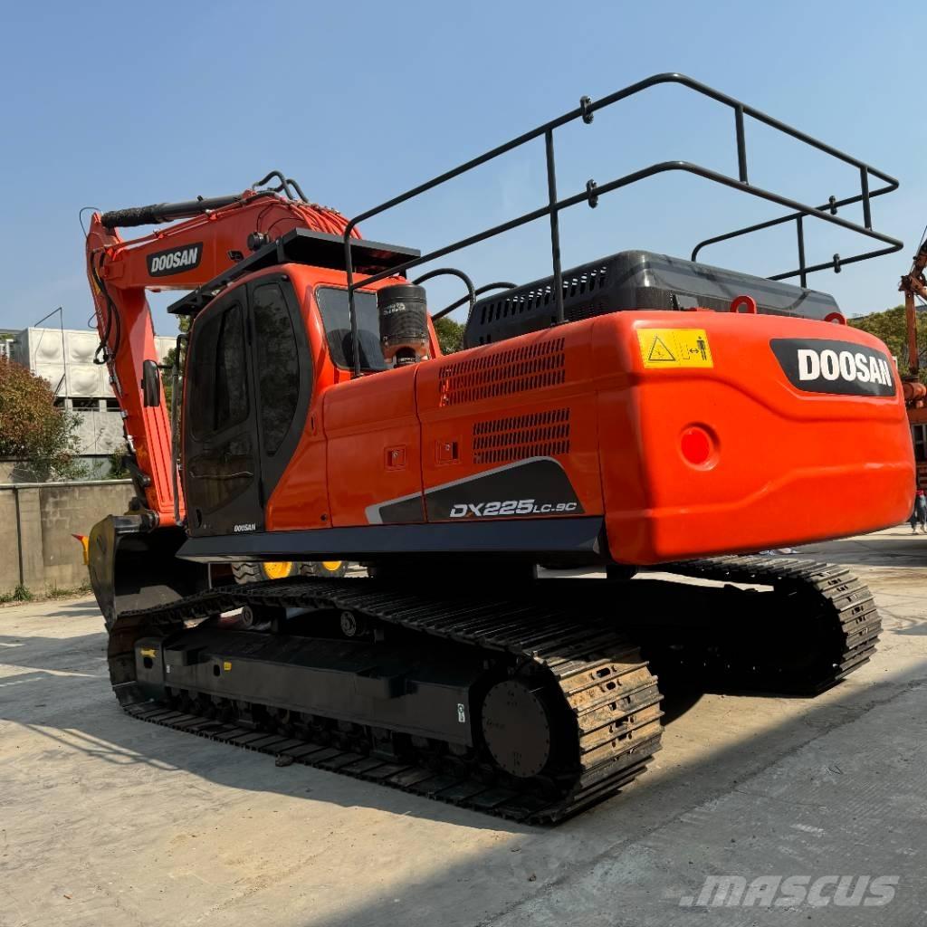 Doosan DX 225 LC Bandgrävare
