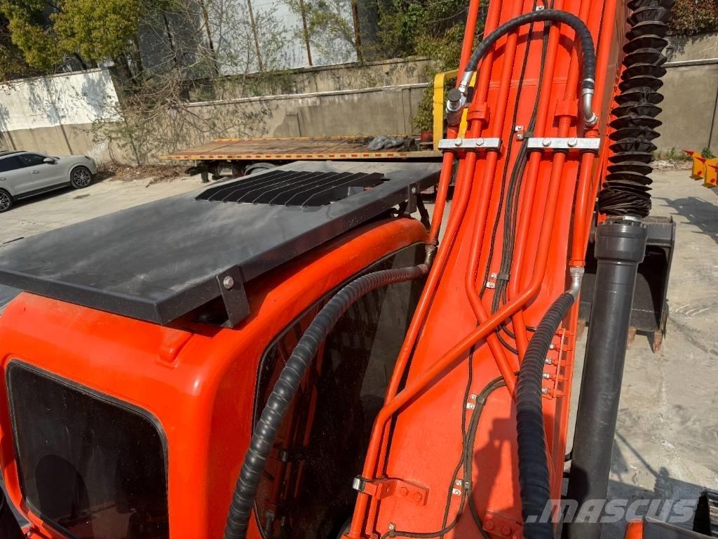 Doosan DX 225 LC Bandgrävare