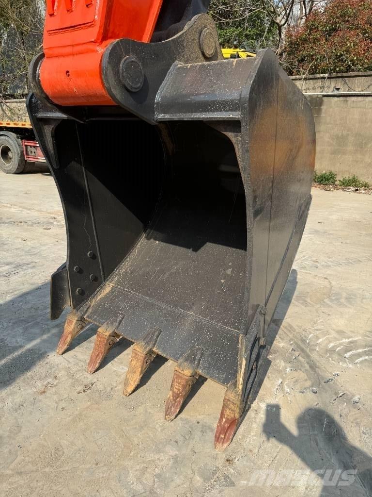 Doosan DX 225 LC Bandgrävare