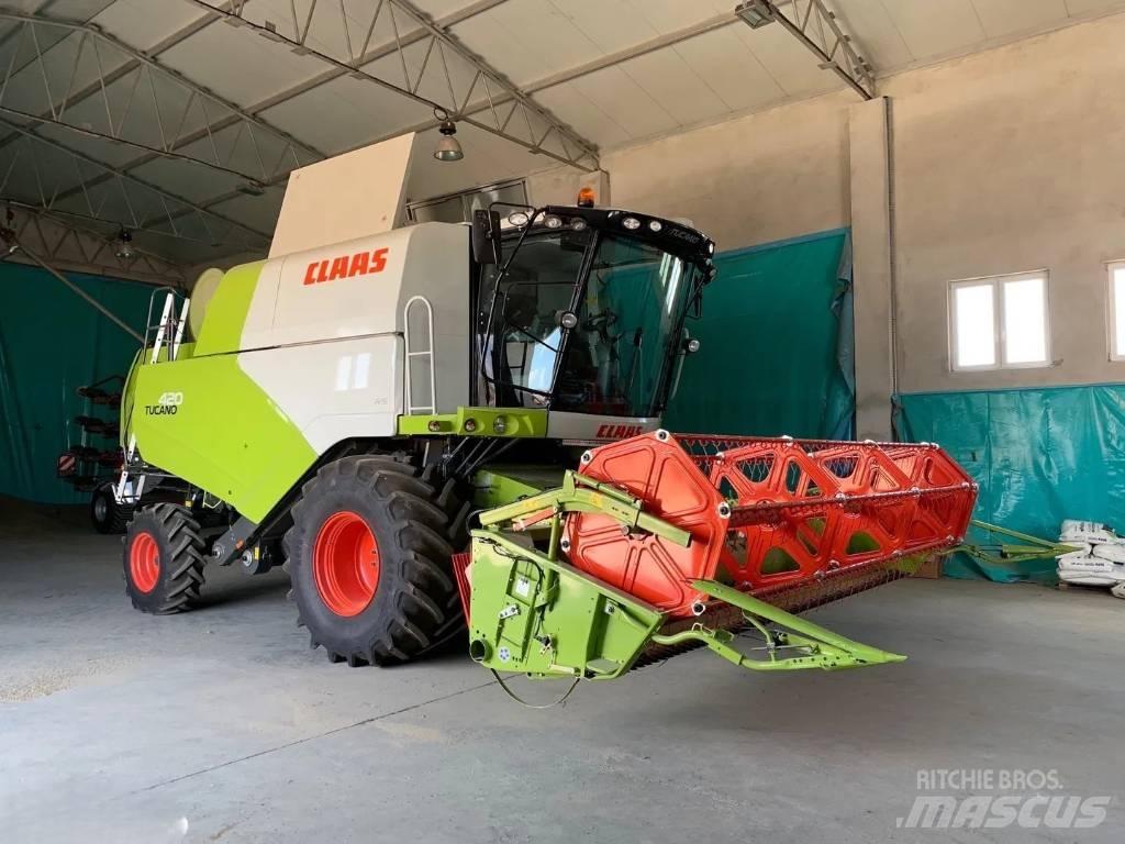 CLAAS Tucano 420 Skördetröskor