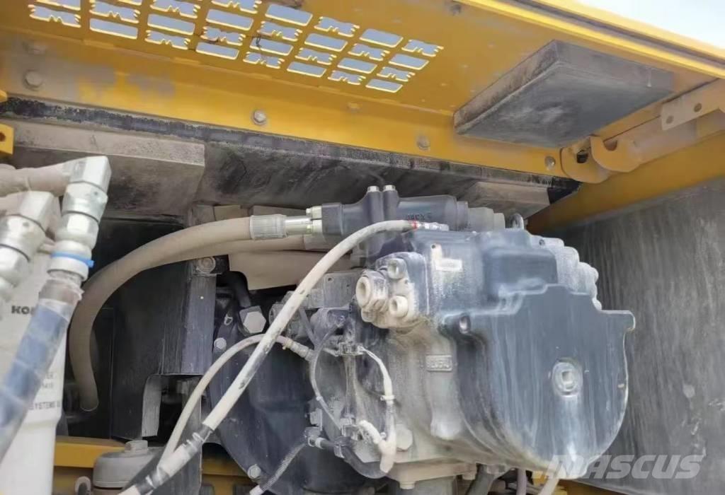 Komatsu PC 460-8 Bandgrävare