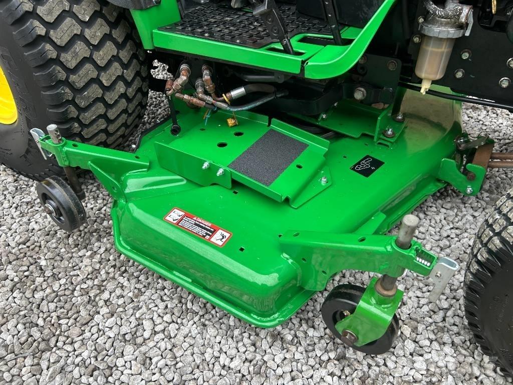 John Deere 2032R Kompakttraktorer
