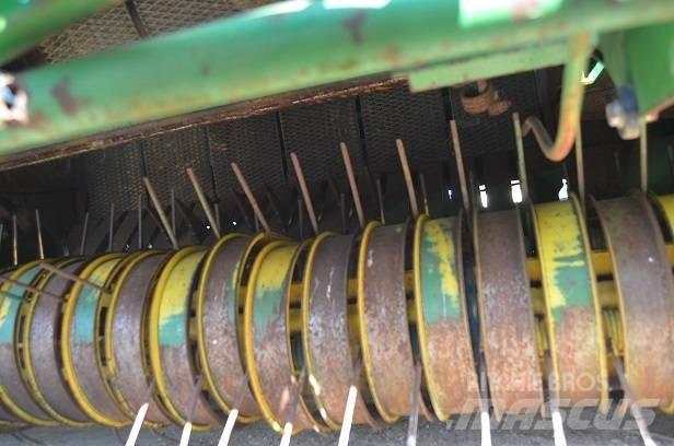 John Deere 592 Rundbalspressar