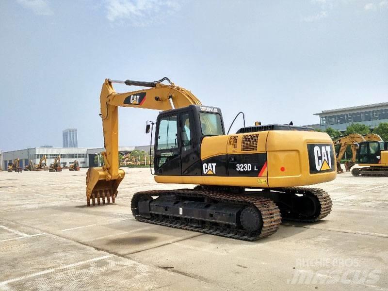 CAT 323 Bandgrävare