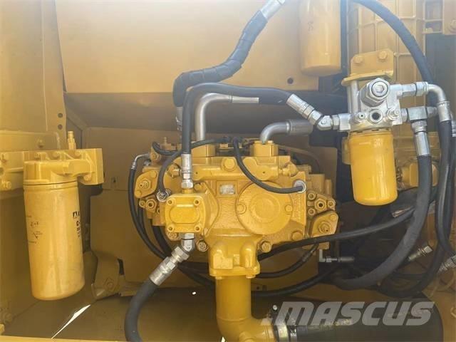 CAT 320D2 Bandgrävare