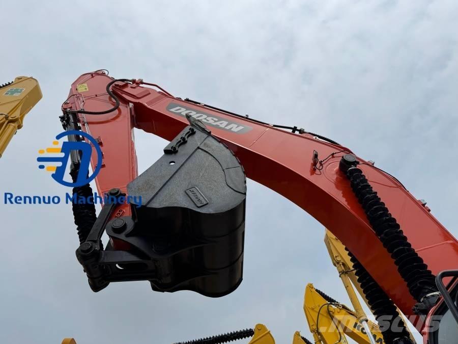 Doosan DX 340 Bandgrävare