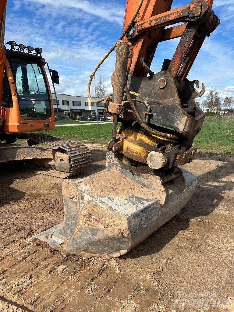 Doosan DX 255 LC Bandgrävare