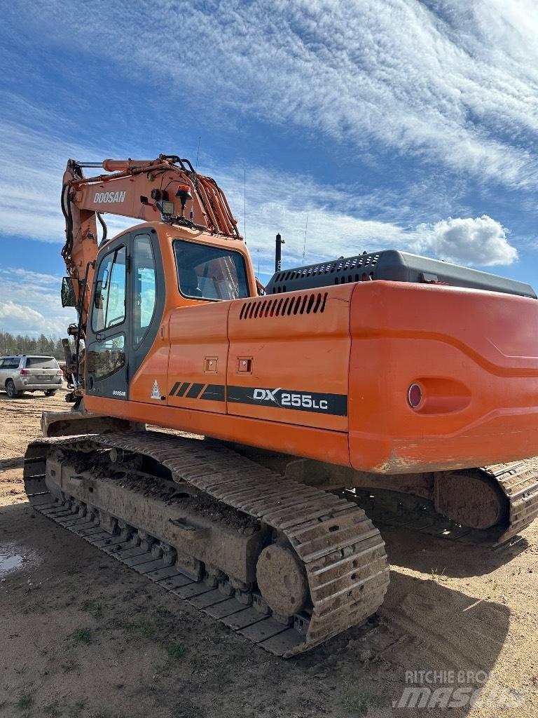 Doosan DX 255 LC Bandgrävare